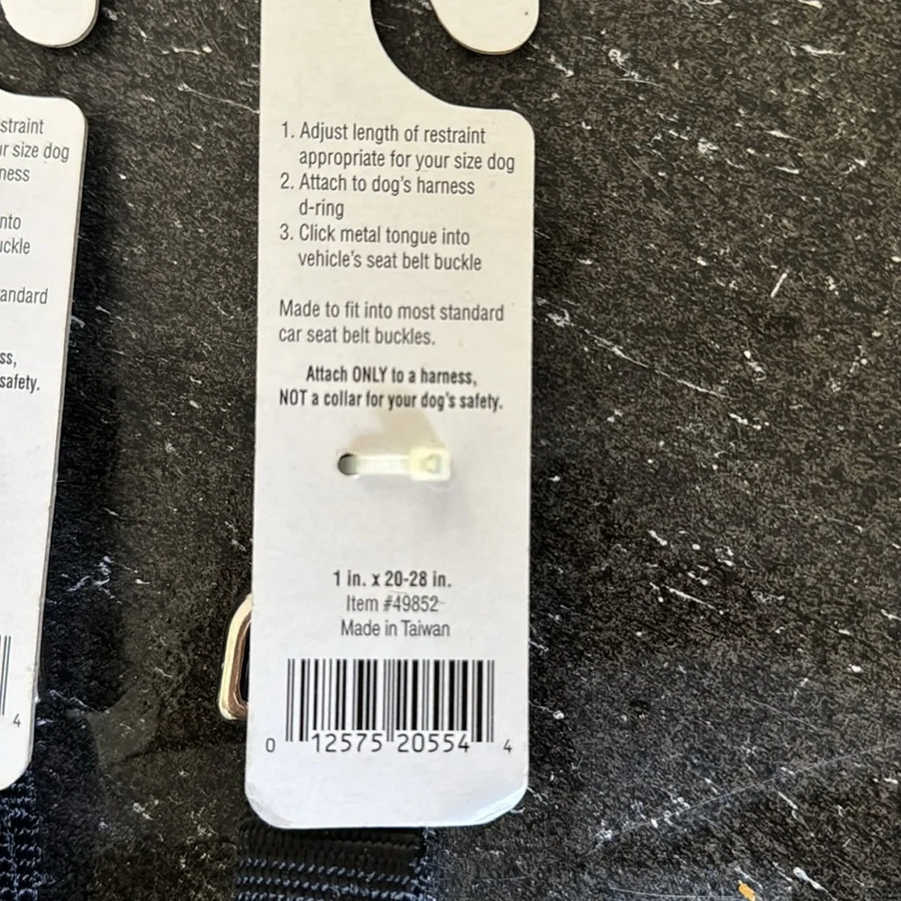 Petwear Seatbelt restraint for dogs